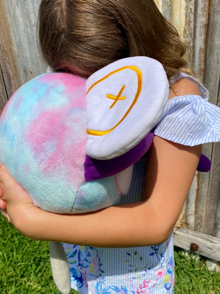 The Hug is ready to cuddle with your child anytime anywhere - giving them the comfort that they need and reminding them that they are brave, clever and amazing. 